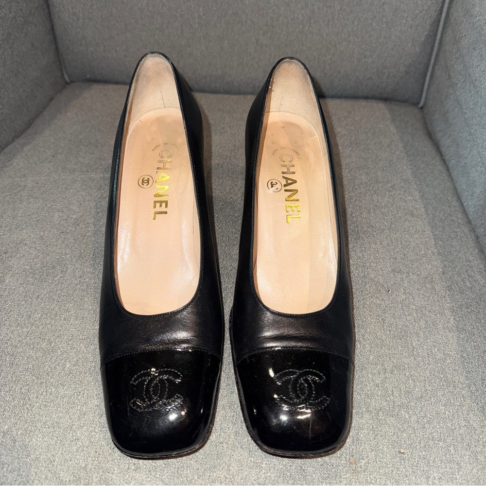 CHANEL Black Heels with CC Logo